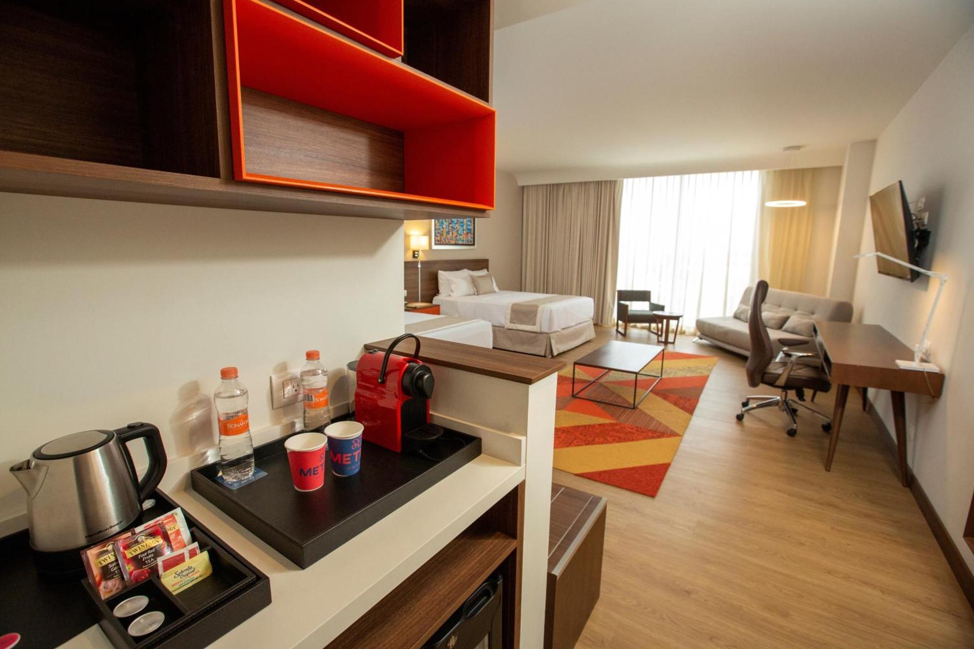 Metria Hotel Леон Екстер'єр фото A typical studio room at a Residence Inn