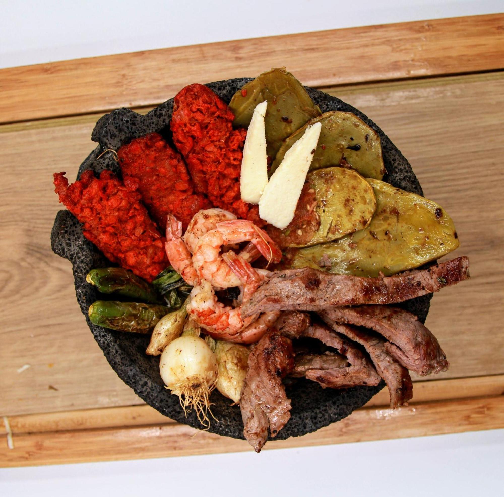 Metria Hotel Леон Екстер'єр фото A plate of assorted grilled meats